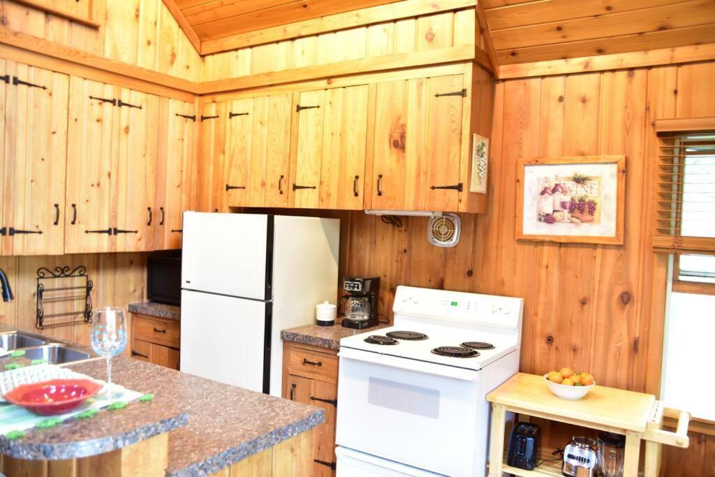 Quiet And Comfy 3Bed/2Bath - Chalet With Hot Tub. Cedar Exteriör bild
